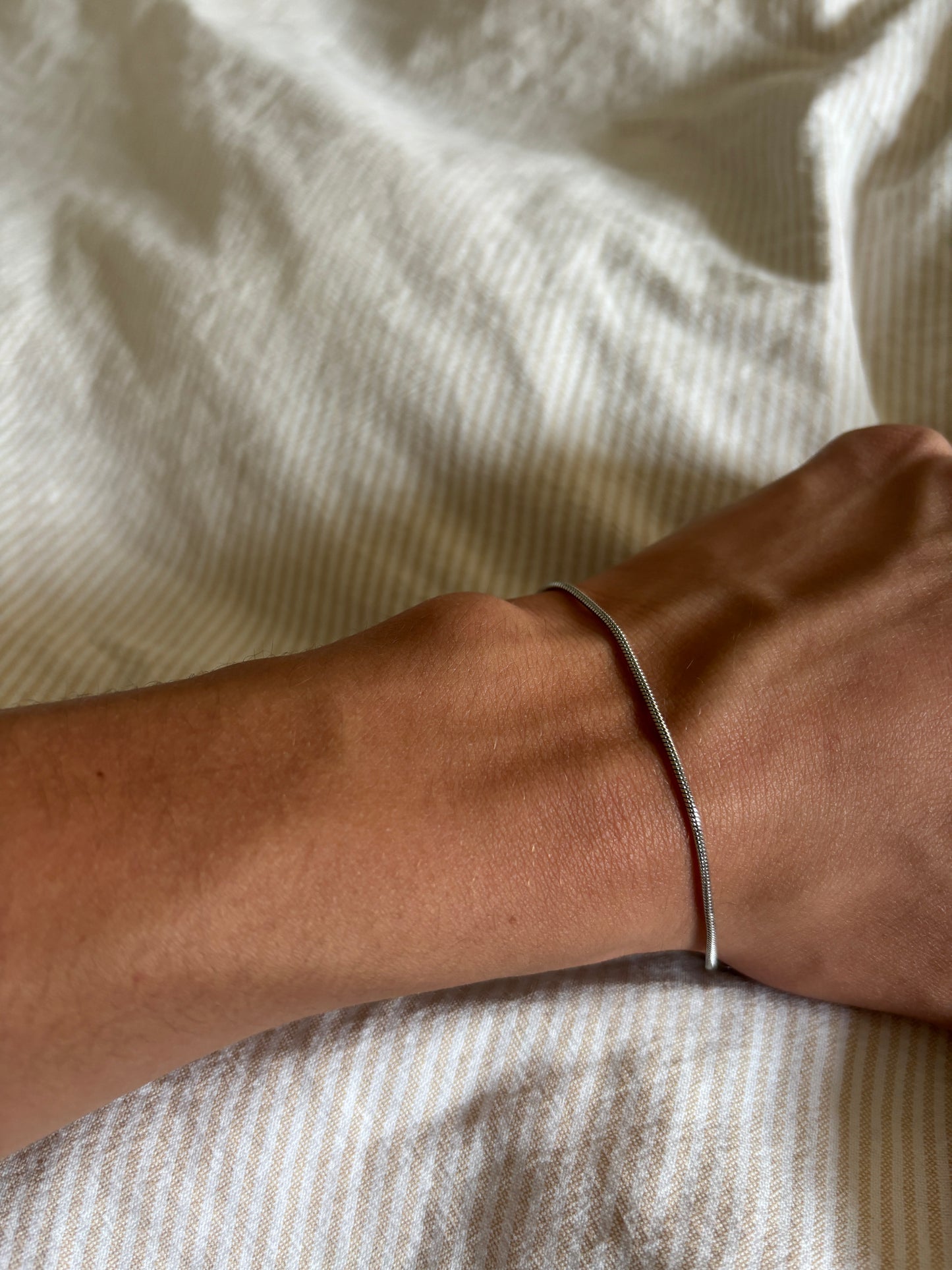 Sølv armbånd 1,5 mm (SNAKE) til Mænd – 20 cm